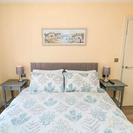 6 Fairfax Close Holiday home *